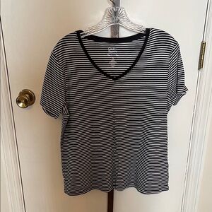 Croft & Barrow Black and White Striped Tee